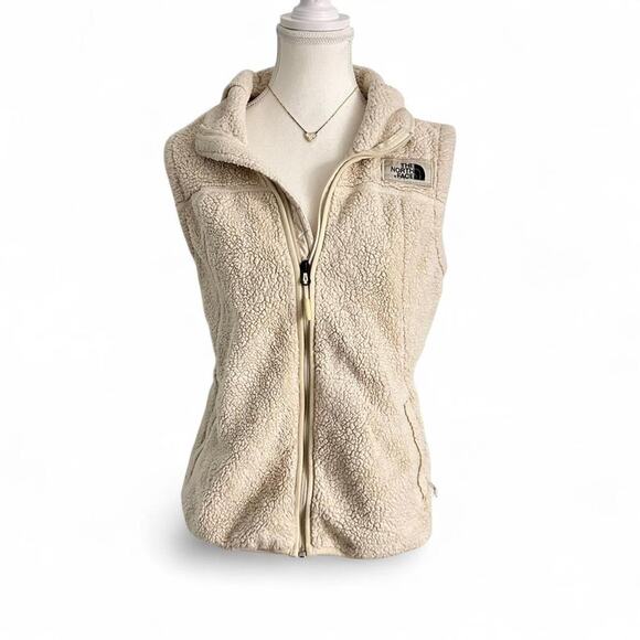 The North Face Women’s Size Medium Fluffy Furry Fleece Vest Perfect Winter - Picture 1 of 5